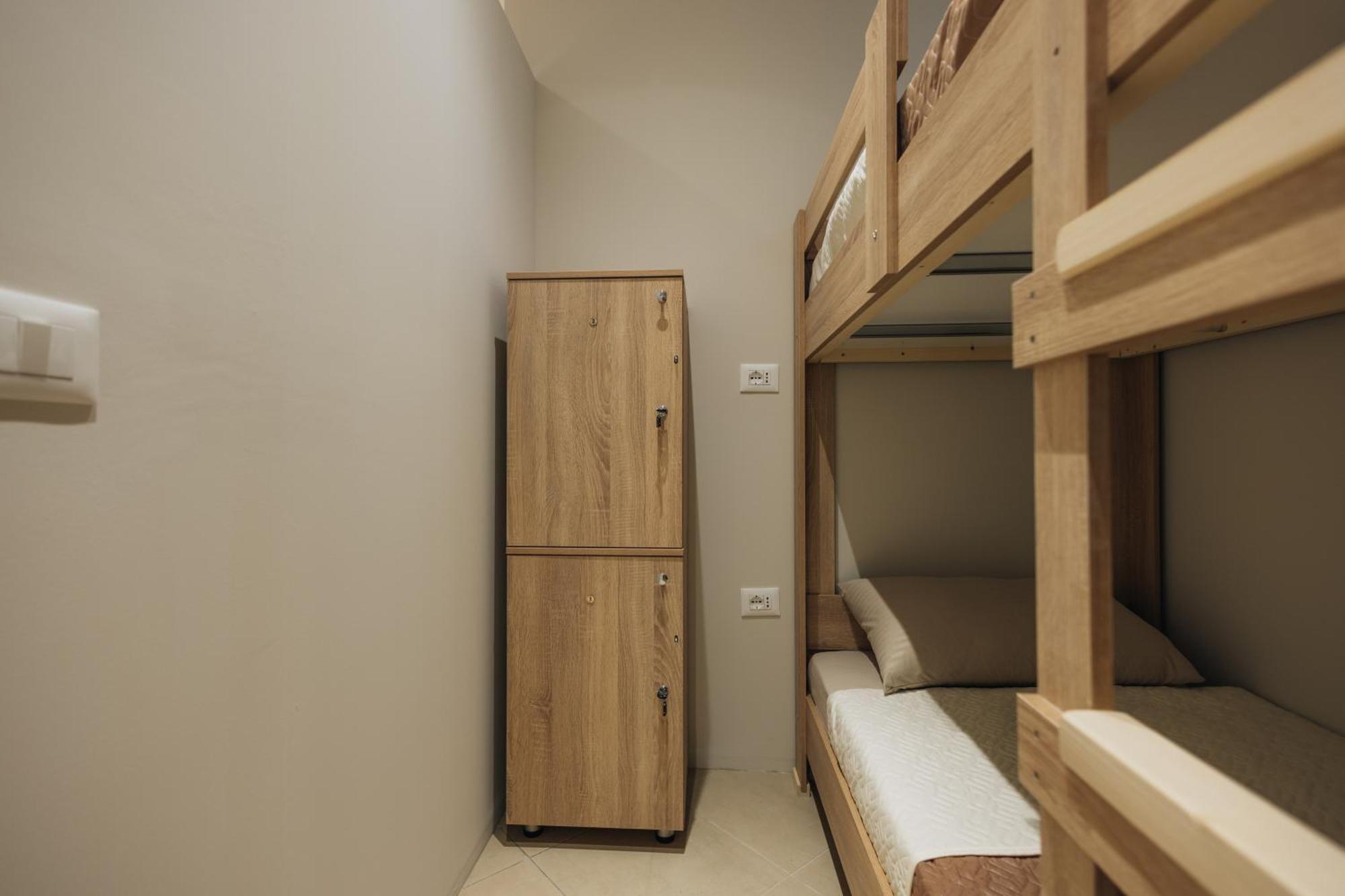 Gm Tirana Hostel エクステリア 写真