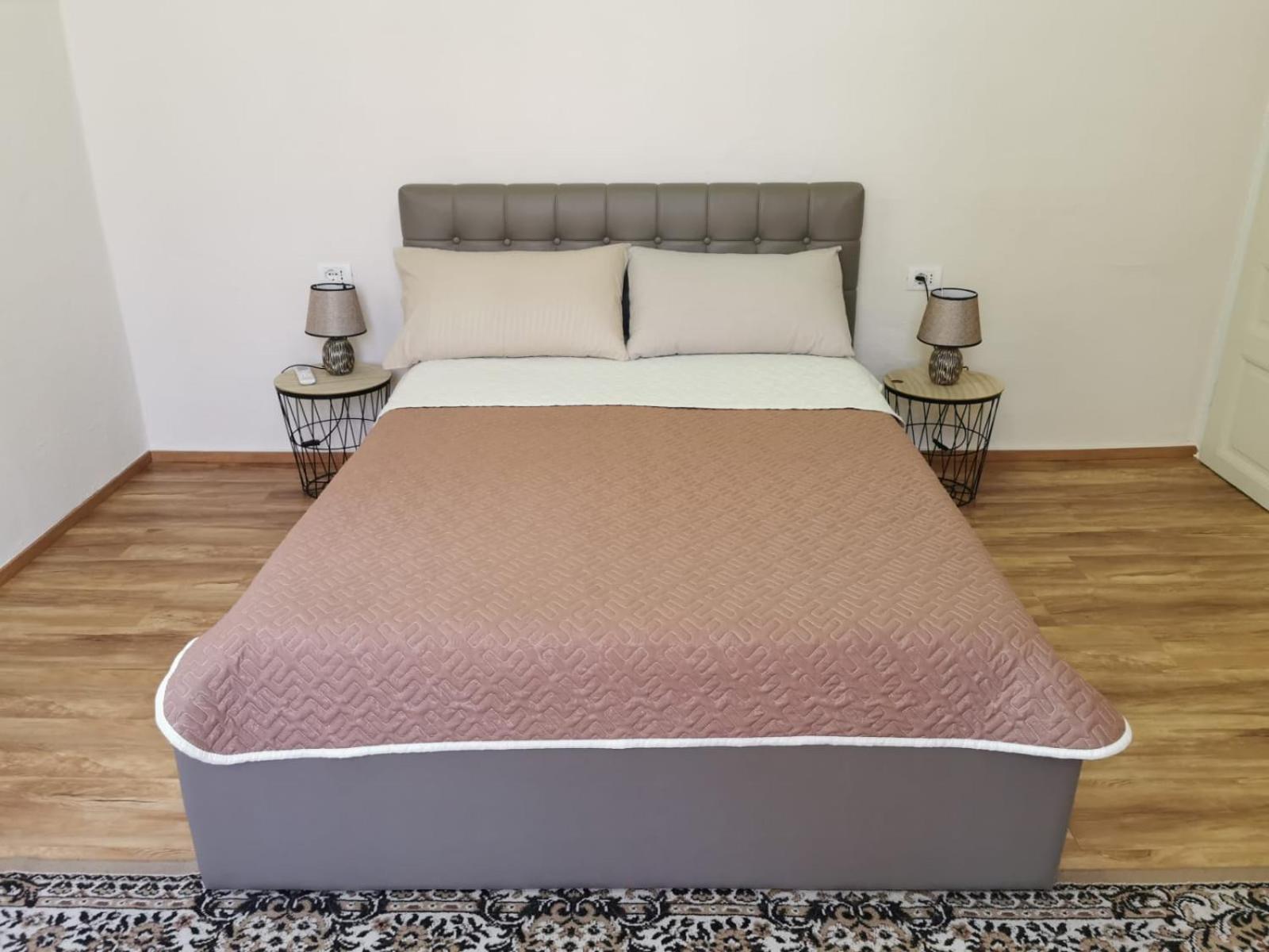 Gm Tirana Hostel エクステリア 写真
