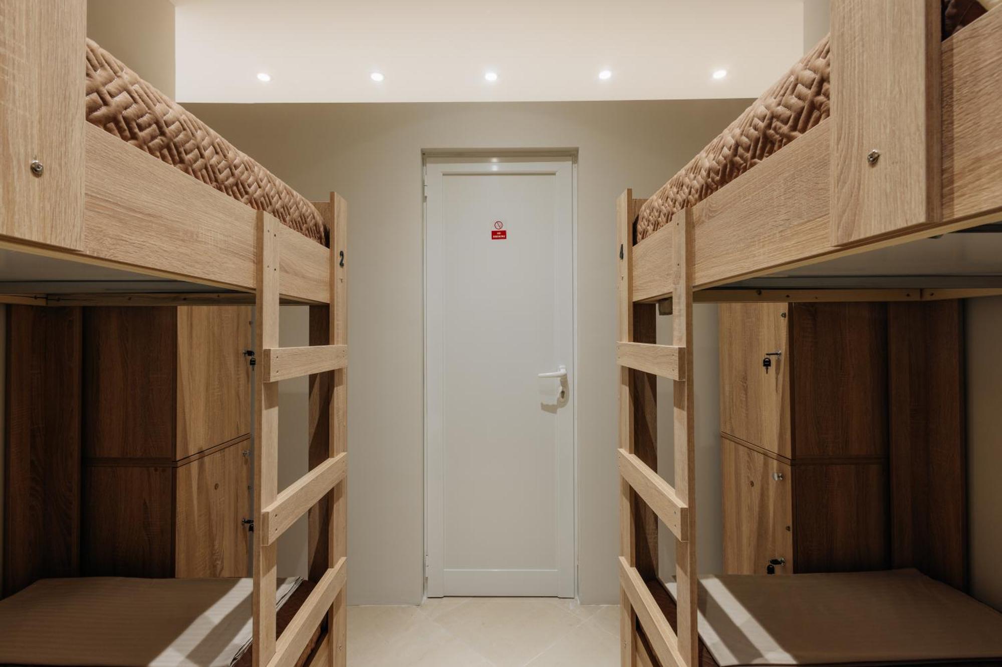 Gm Tirana Hostel エクステリア 写真